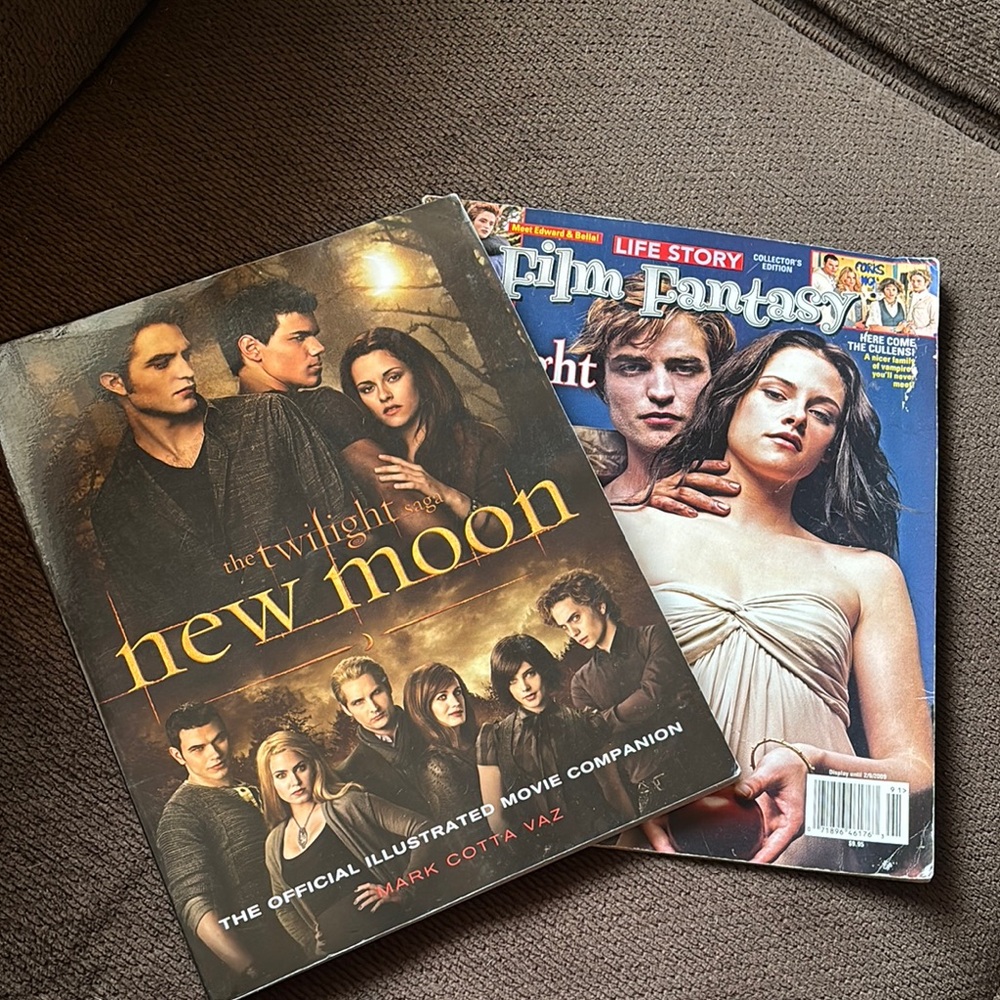 Twilight New Moon Illustrated Movie Companion